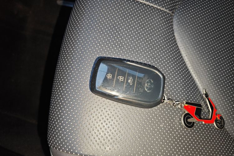 丰田 汉兰达 2024款 2.5L智能电混双擎四驱尊贵版 7座中控内饰11