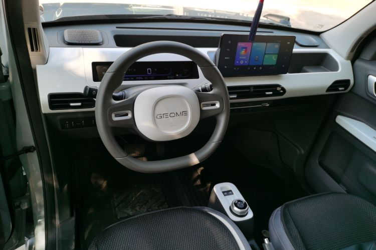 吉利银河 2024款 200km 熊猫卡丁中控内饰12