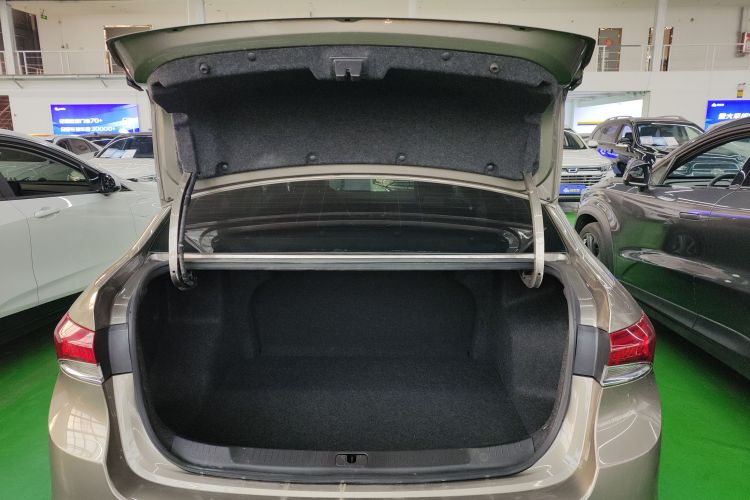 别克 英朗 2021款 1.3T 自动轻混动精英型机舱底盘23