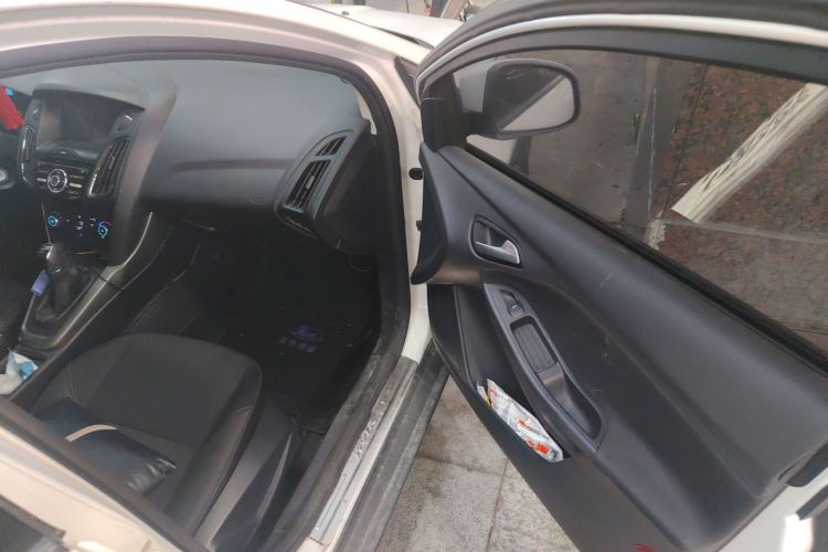 福特 福克斯 2017款 两厢 1.6L 手动舒适型智行版局部细节9005