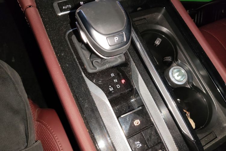 红旗H5 2023款 2.0T 自动智联旗畅版中控内饰18