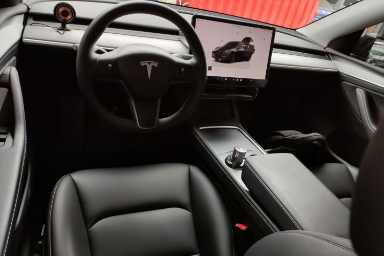 特斯拉 Model Y 2024款 长续航全轮驱动版中控内饰7002