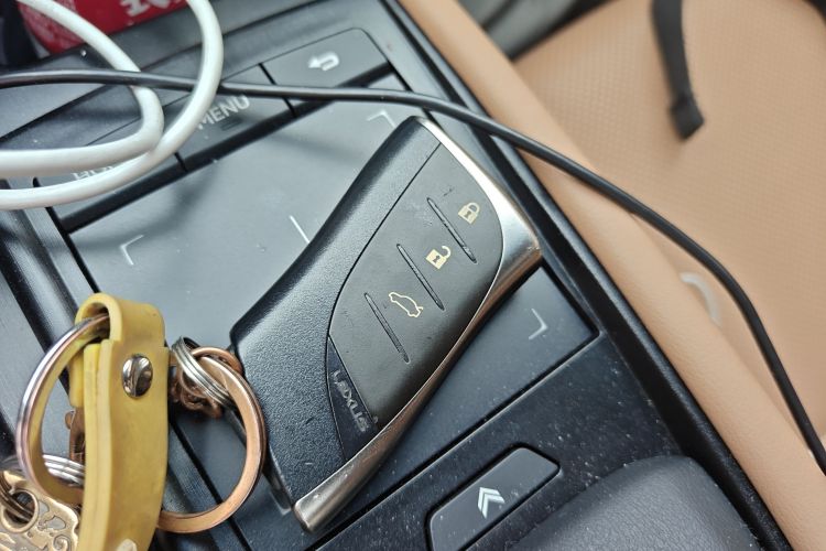 雷克萨斯ES 2018款 200 卓越版 国VI中控内饰7001