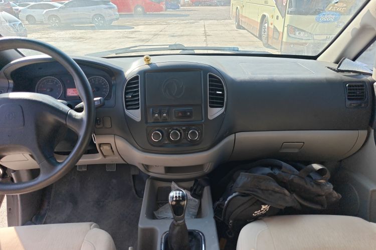 东风风行 菱智 2017款 V3 1.5L 7座标准型中控内饰16