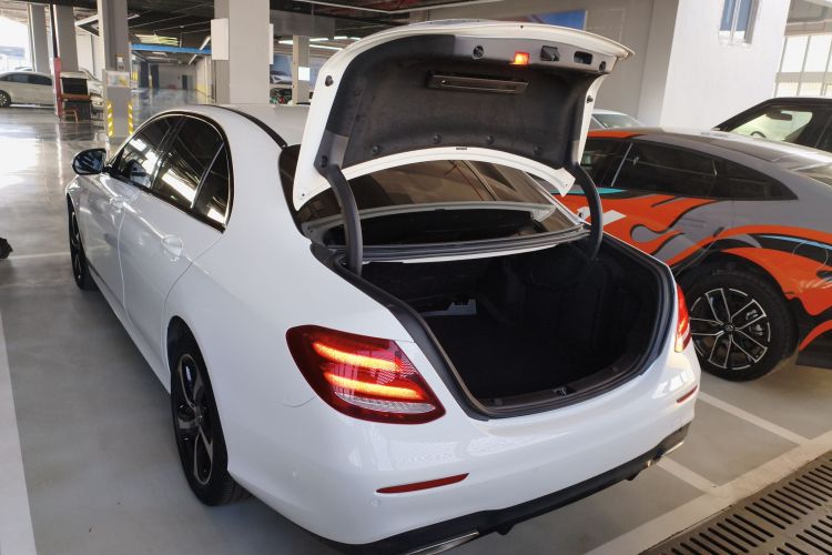 奔驰E级 2017款 E 200 运动型局部细节23