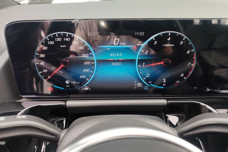 奔驰GLA 2023款 GLA 200中控内饰15