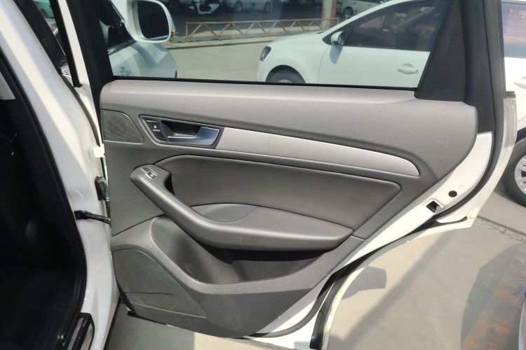 奥迪Q5 2016款 40 TFSI 进取型中控内饰7006
