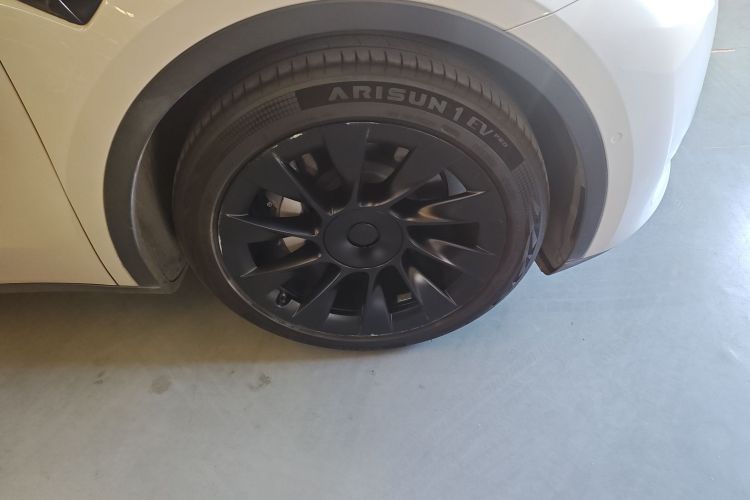 特斯拉 Model Y 2021款 标准续航后驱版车身外观10