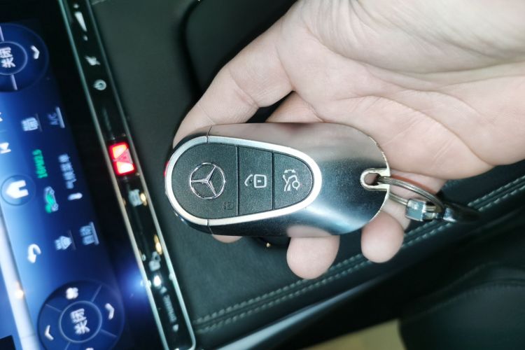 奔驰C级 2024款 改款二 C 260 L 运动版中控内饰11