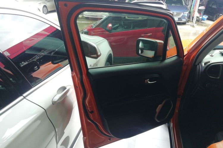 Jeep 自由侠 2018款 互联大屏版 180T 自动高能版中控内饰7007