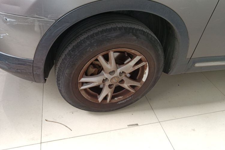 日产 逍客 2012款 2.0XL 火 CVT 2WD车身外观35