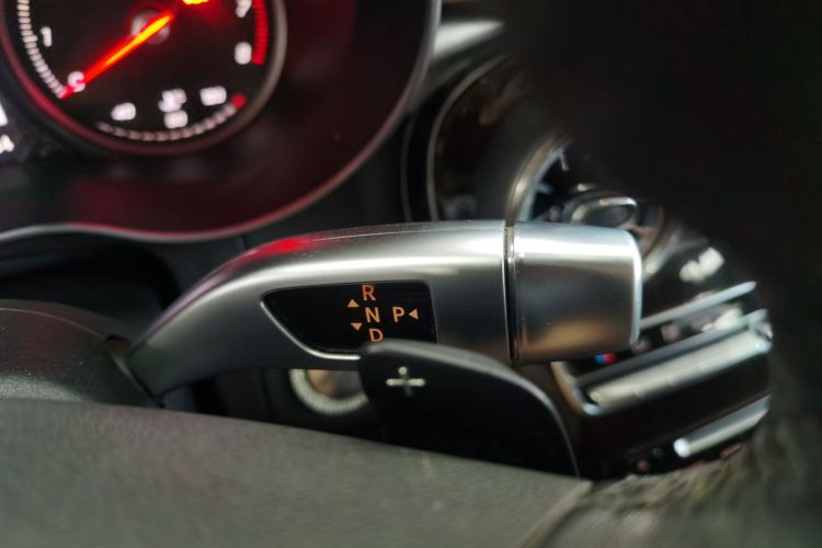 奔驰GLC 2016款 GLC 260 4MATIC 动感型中控内饰18