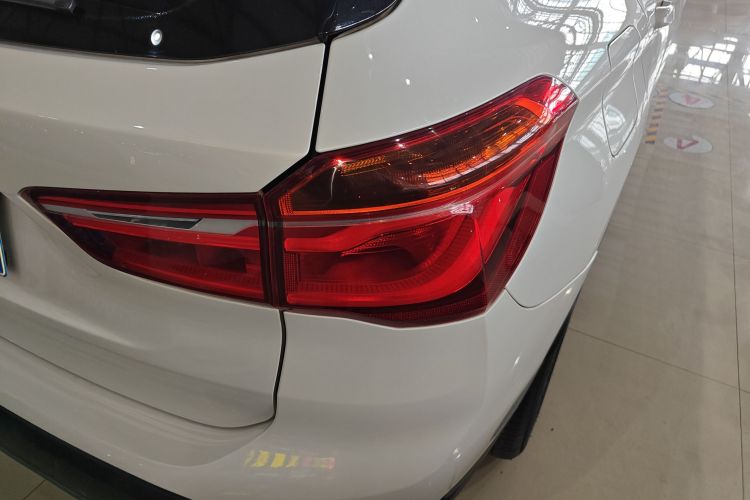 宝马X1 2018款 sDrive20Li 领先型车身外观9