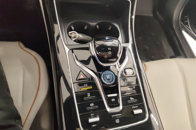 比亚迪 秦PLUS 2023款  冠军版 DM-i 120KM超越型局部细节18