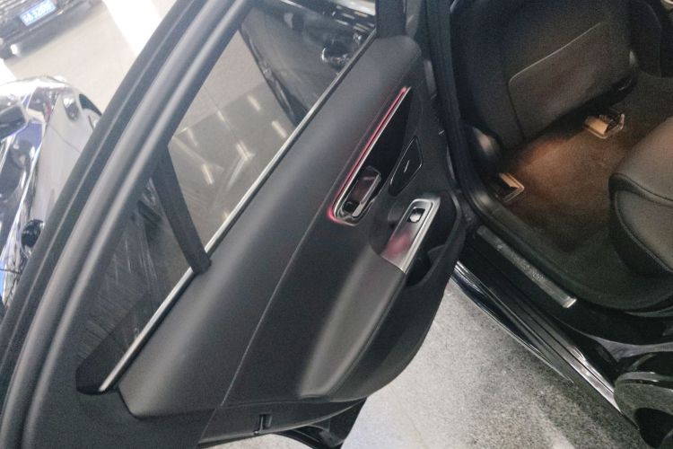 奔驰C级 2022款 改款 C 200 L 运动版中控内饰7008