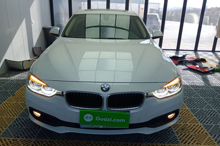 宝马3系 2018款 318i车身外观2