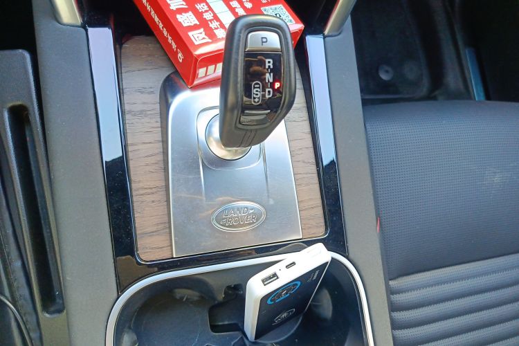 路虎 发现运动版 2022款 249PS R-Dynamic S 性能版 5座中控内饰18