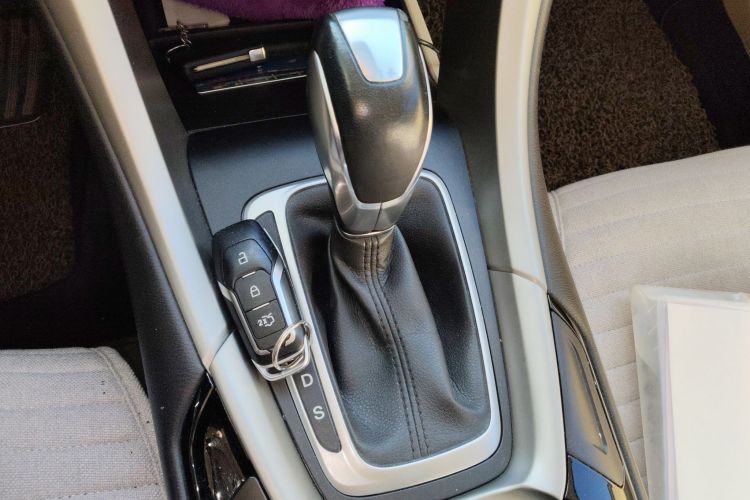 福特 蒙迪欧 2013款 2.0L GTDi200时尚型中控内饰18