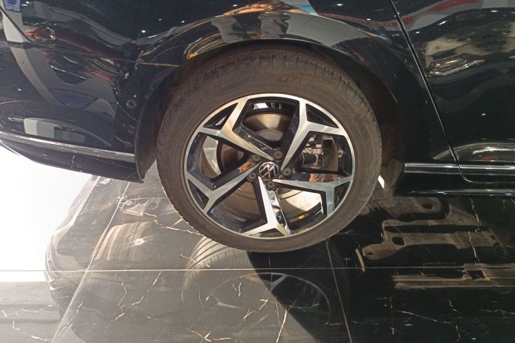 大众 迈腾 2023款 200万辆纪念版 380TSI DSG旗舰型车身外观6008