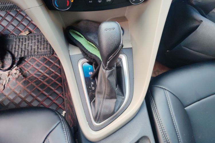 别克 英朗 2019款 15T 双离合进取型 国VI中控内饰18