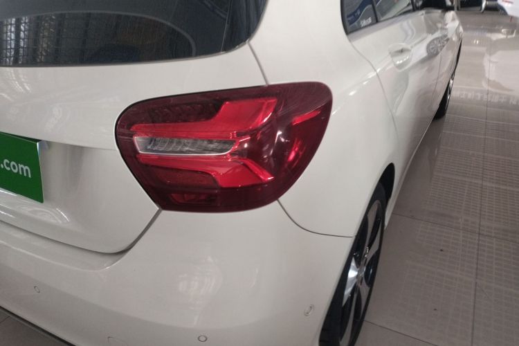 奔驰A级(进口) 2016款 A 200 时尚型车身外观9