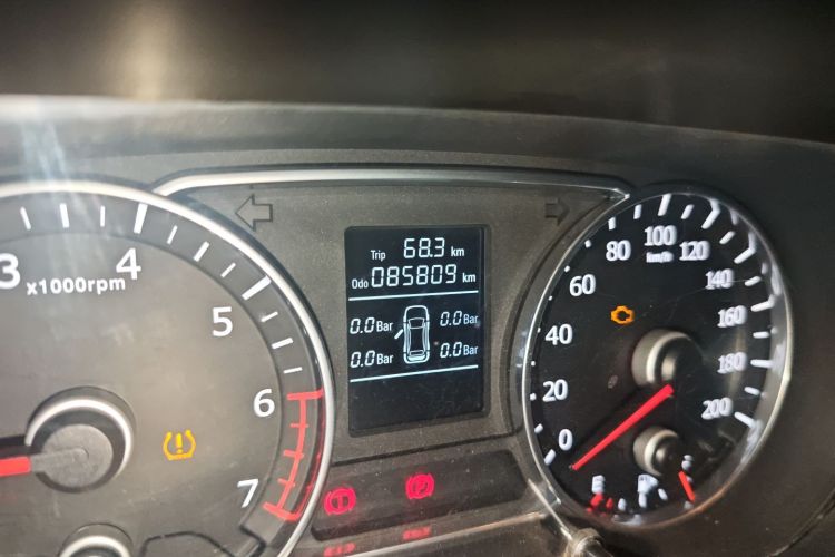 陆风X8 2014款 探索版 2.0L 都市先锋版中控内饰15