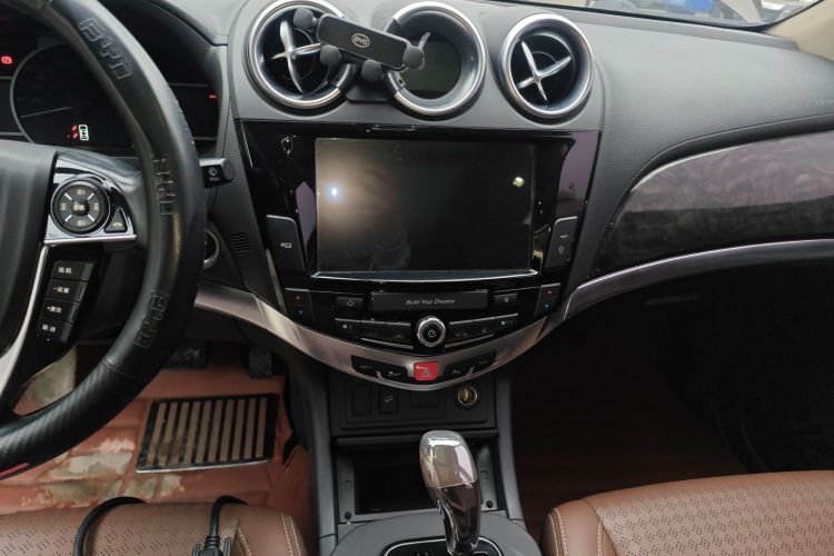 比亚迪S7 2016款 2.0T 自动尊贵型Plus中控内饰16