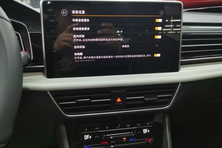 大众 途观L 2025款 出众款 330TSI 自动两驱R-Line龙耀版中控内饰16