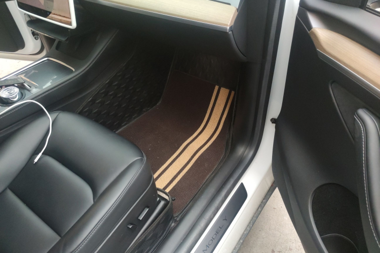 特斯拉 Model Y 2022款 Performance高性能全轮驱动版局部细节9005