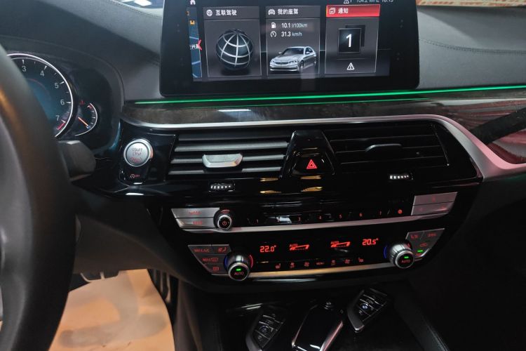 宝马5系 2018款 改款 530Li 领先型 M运动套装中控内饰16