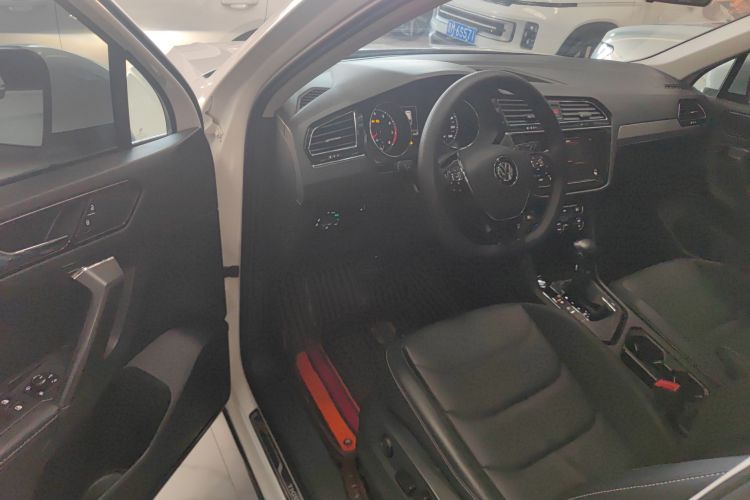 大众 途观L 2019款 330TSI 自动两驱全景舒适版 国VI中控内饰20