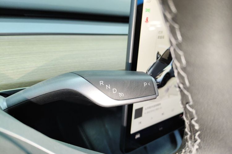 特斯拉 Model Y 2022款 Performance高性能全轮驱动版中控内饰18