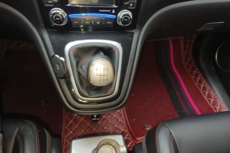 哈弗H6 2015款 升级版 1.5T 手动两驱精英型中控内饰18
