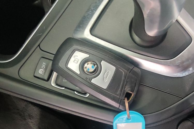 宝马3系 2016款 320Li 进取型中控内饰11