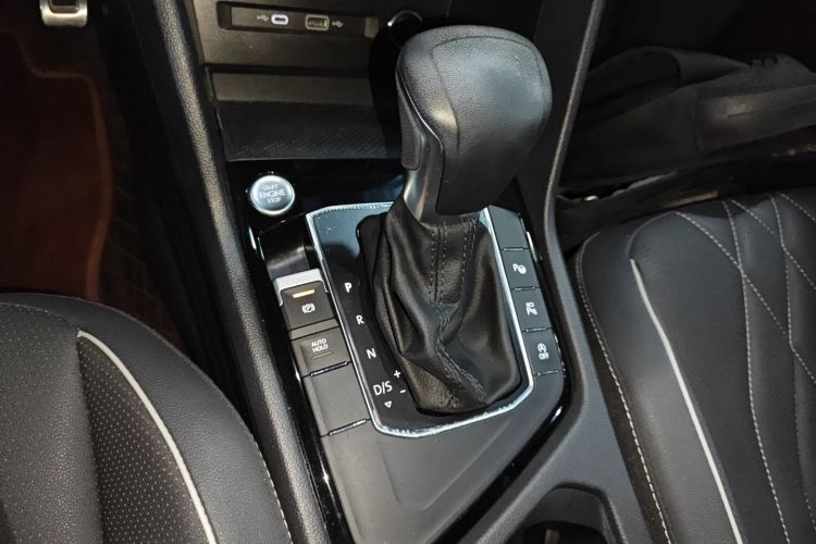 大众 途观L 2022款 330TSI 自动两驱R-Line越享版中控内饰18