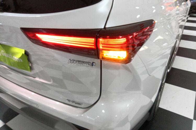 丰田 汉兰达 2022款 双擎 2.5L 四驱尊贵版 7座车身外观9