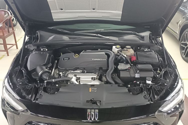 别克 君威 2024款 25T 超享版机舱底盘24