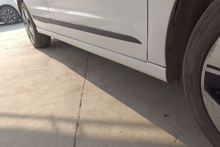 东风风神E70 2023款 500 智行版 磷酸铁锂 48.6kWh 120kW局部细节9001