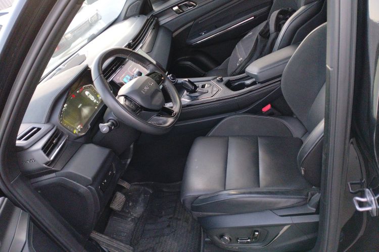 领克01 2021款 2.0TD 四驱暗夜版中控内饰19