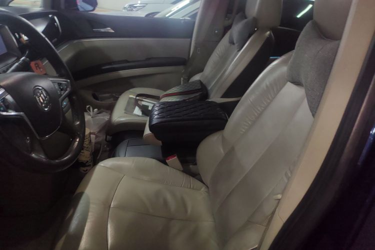 别克GL8 2013款 3.0L GT豪华商务豪雅版局部细节19