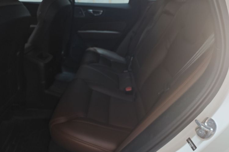 沃尔沃XC60新能源 2024款 T8 插电混动 长续航四驱智雅豪华版中控内饰7004