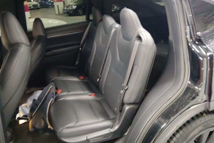 特斯拉 Model X 2023款 双电机全轮驱动版中控内饰7004