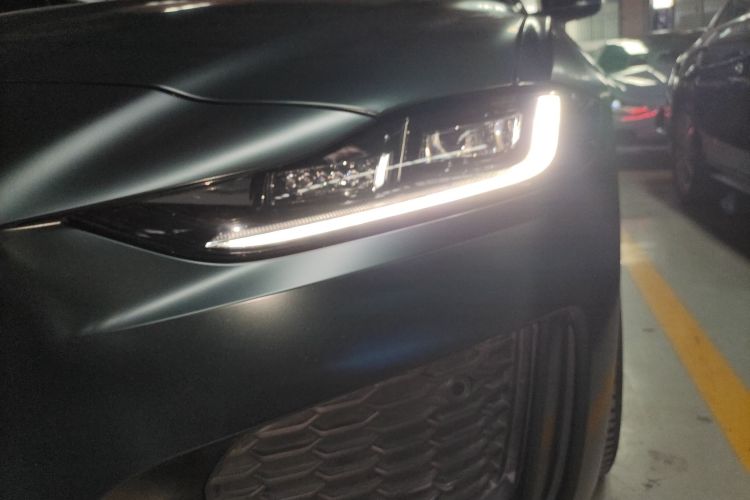 捷豹XEL 2024款 2.0T 250PS R-DYNAMIC S耀黑运动版局部细节36