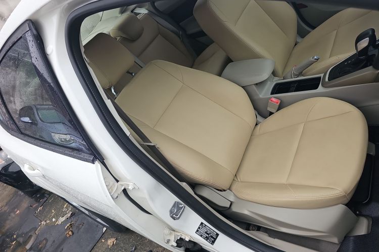 福特 福克斯 2018款 三厢经典 1.6L 自动舒适型智行版局部细节41