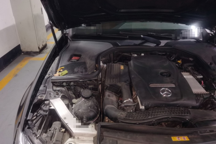 奔驰E级 2017款 改款 E 300 运动型局部细节9006