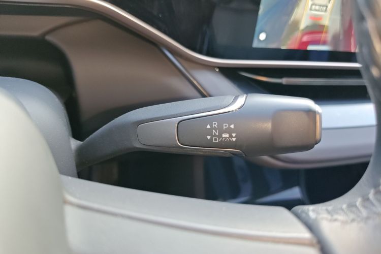 红旗EH7 2025款 640 四驱 智选版局部细节18