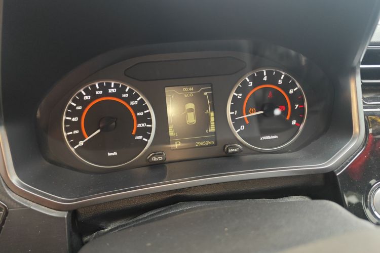 奇瑞 瑞虎3X 2021款 钻石版 1.5L CVT 3克拉II型中控内饰14