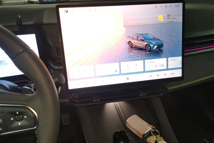 领克03 2025款 2.0TD DCT冠军版Pro中控内饰16