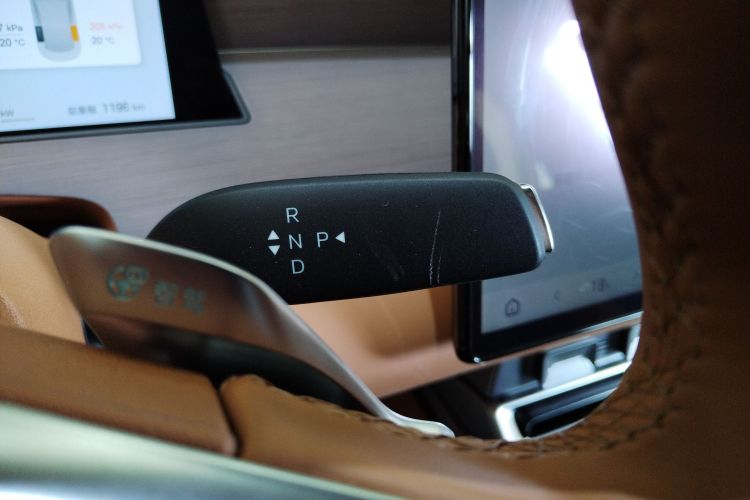 比亚迪 汉L 2025款 DM-p 四驱激光雷达旗舰型中控内饰18