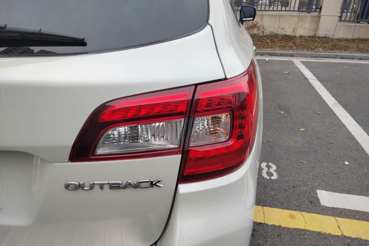 斯巴鲁 傲虎 2016款 2.5i 运动导航版车身外观9